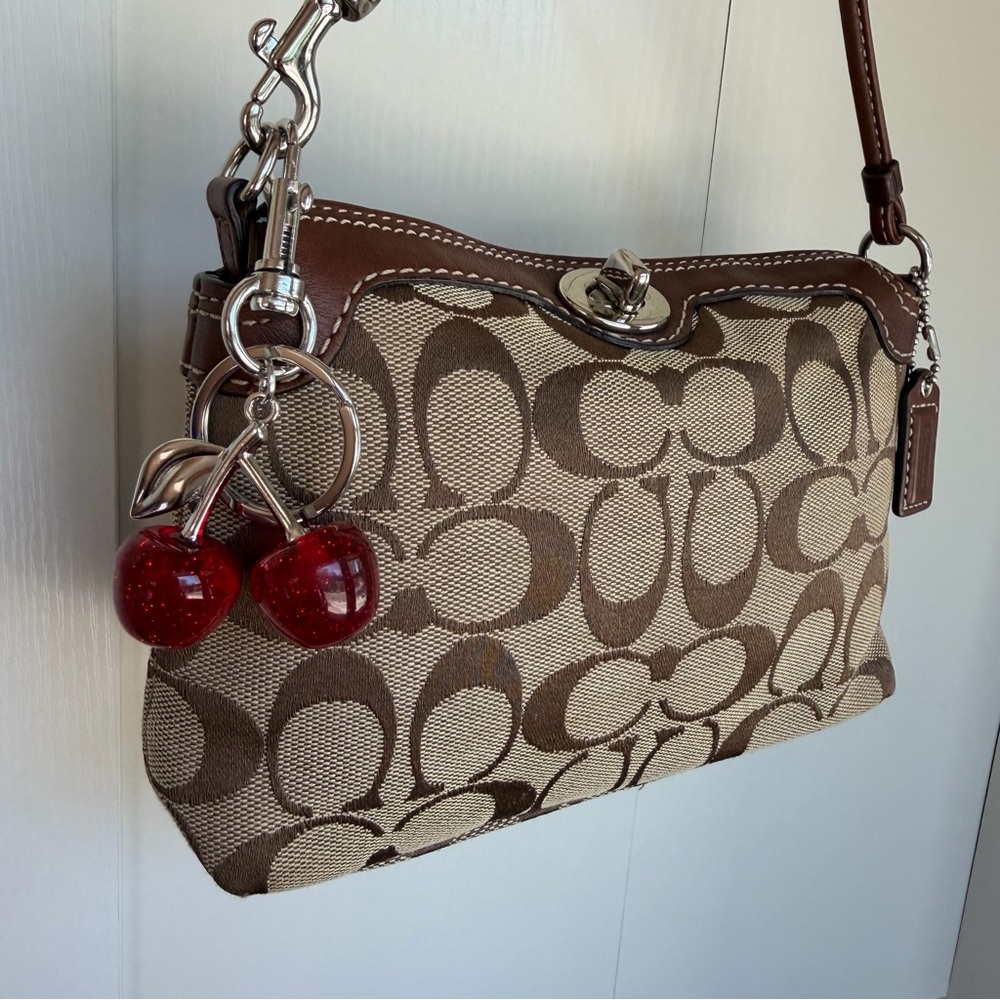 Coach Y2K Signature C's Turnlock in Pink Wristlet
Pouch - Picture 3 of 10